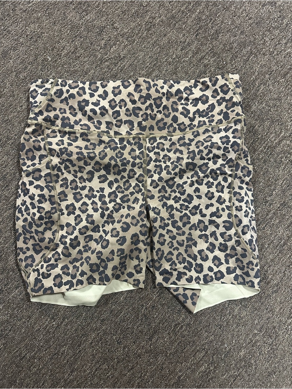 Lululemon Fast and Free Shorts 6” size 14